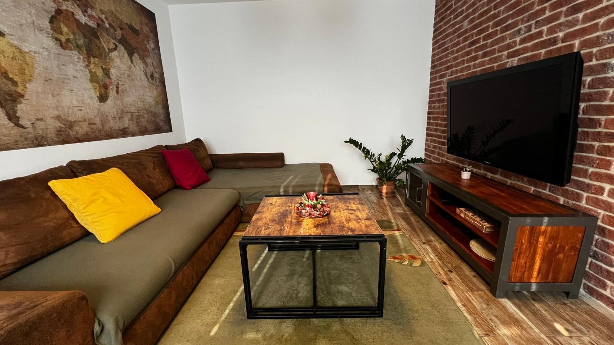 Industrial Apartment I 24Hr Self Check-In I Free Parking & Coffee Banska Bystrica Exterior photo