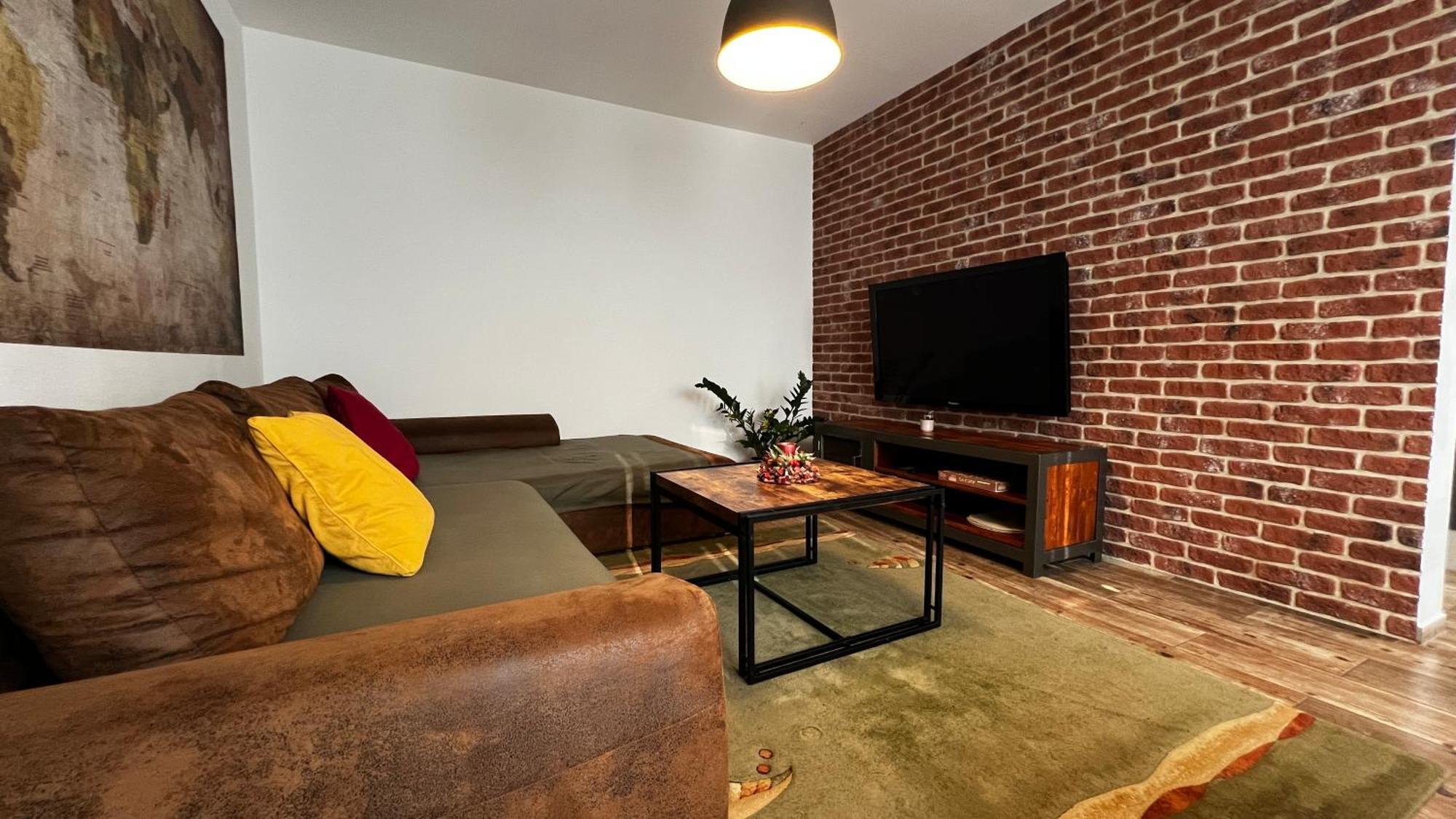 Industrial Apartment I 24Hr Self Check-In I Free Parking & Coffee Banska Bystrica Exterior photo